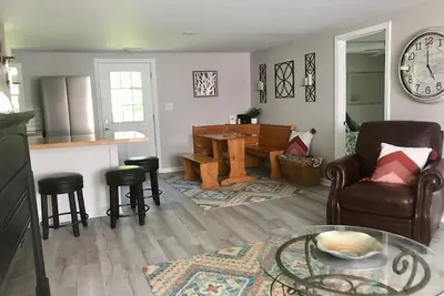Image de Spacious 4-bedroom house in Sacandoga Lake with Ac, WiFi\nWith In-Law Apartment