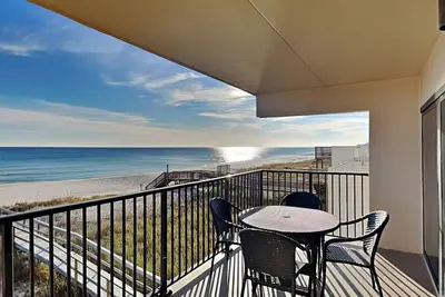 Image de Ocean Breeze West #306 | Snowbird Friendly, Community Pool