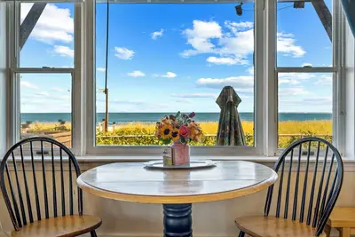 Image de A Wave from It All – Charming Studio for 4 Right on the Beach!