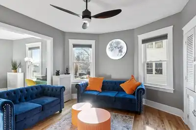 Image de Luxurious 2 Bd next to UMass sleep up to 8 with Gym
