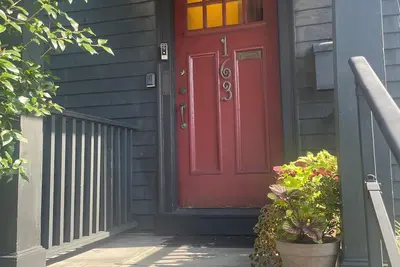 Image de Spacious home in Harvard Square with permitted free on street parking