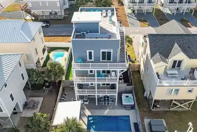Image de Unique Beach Retreat: Pool, Hot Tub, Rooftop Deck, Views & Elevator