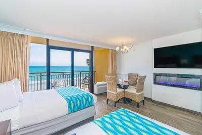 Beautiful Oceanfront Studio with Led Fireplace- Caravelle 712