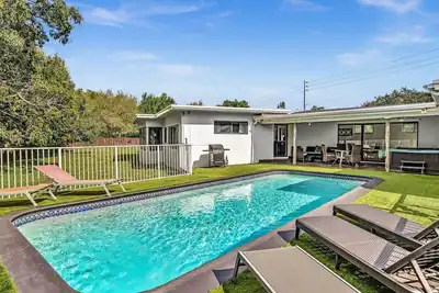 Image de Plantation Vacation Home 5 Bedrooms 3 baths Pool Home