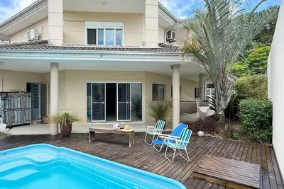 Image de Casa na Barra da Lagoa a 500 metros do Mar - Ldi003