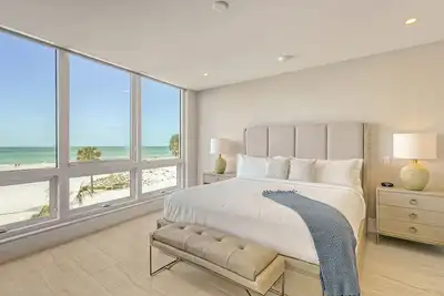 Image de Beachfront Luxury with Spectacular Gulf Views: Residence 303
