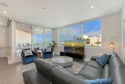 Image de Gorgeous Third Floor Luxury Residence with Beach Views: Residence 310