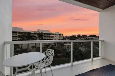 Image de Beachfront Condo with Island Views: Residence 404