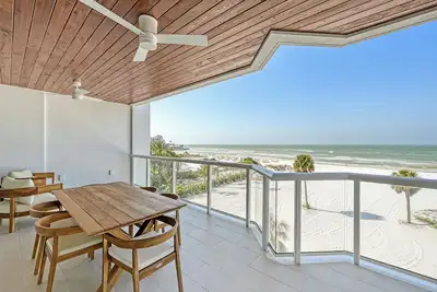 Image de Beathtaking Costal Luxury with Direct Beach and Gulf Views: Residence 405