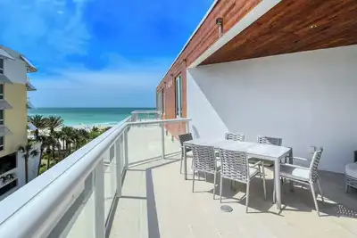 Image de Spacious Fifth Floor Luxury Rental with Oversized Terrace: Residence 502