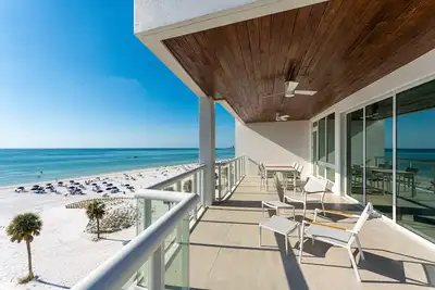 Image de Coastal Elegance with Breathtaking Gulf Views: Residence 601