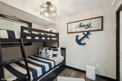 Image de Cozy home with hot tub and game room, within a mile of beaches, hiking, downtown