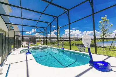 Image de 4425 Luxury 12 B. R 11. 5ba 19 B. D in upscale community Pool/Game Close to Disney