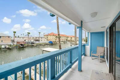 Image de Waterfront Condo w/ Boat Slip, Balcony & Pool