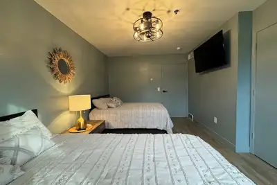 Image de Spacious 7-bedroom house in charming Green Lake near Golf Course and Downtown