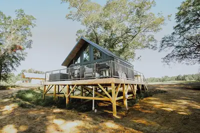 Image de Lake Front Modern Cabin: Hot Tub, Tv, & Lake Views