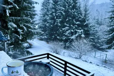 Image de Hill House Sd, a charming mountain retreat located in the scenic town of Toplita!