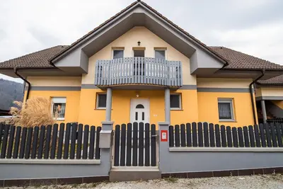 Image de Tranquil and Charming Apartments with Shared Garden - Three Bedroom Apartment with Balcony