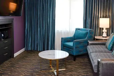 Image de Chic hotel suite with fitness room, WiFi in awesome Anaheim