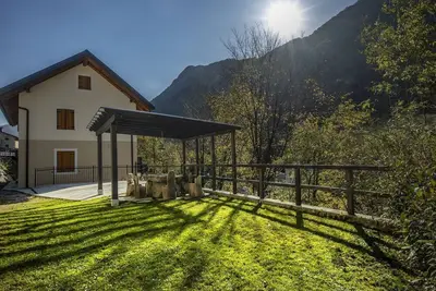Image de Riverside Rustic Ridge Apartments with Balcony - Three Bedroom Apartment with Balcony