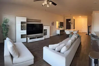 Image de Spacious 4-bedroom in lovely Allen, Near Allen Outlet, Weekly\/Monthly Discounts!