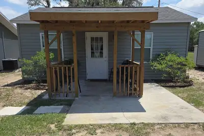 Charming 1-bedroom cottage in beautiful Lakeland with Ac, WiFi, Daily or monthly