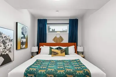 Image de The Den | Centrally Located | King Bed | WiFi!