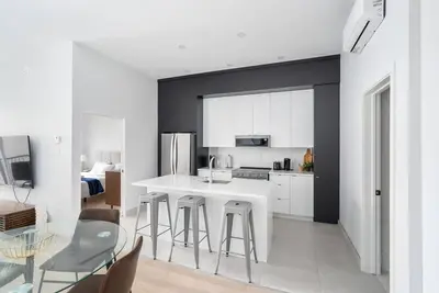 Image de Incredible\\Spacious 1 bedroom\/ Parking- 3guests
