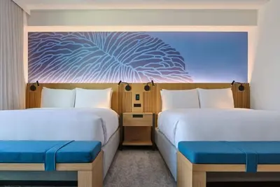 Image de 2 Modern Rooms w\/ Inspiring Art, Trendy Cafe, and Japanese-Style Spa