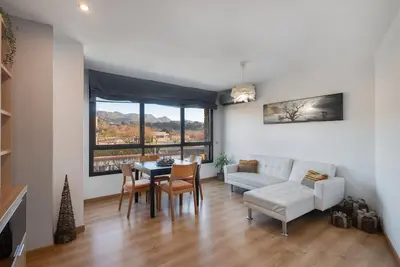 Image de Appartement 'Niu Turistic Olvan' avec vue sur montagne, balcon et climatisation