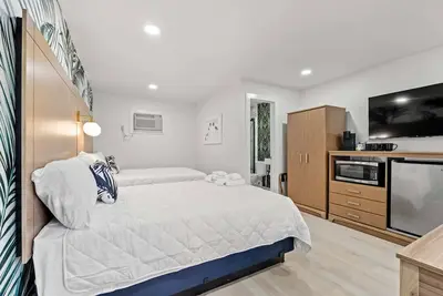 Image de Shaggers welcome! 10 Minute walk from main st, Nmb