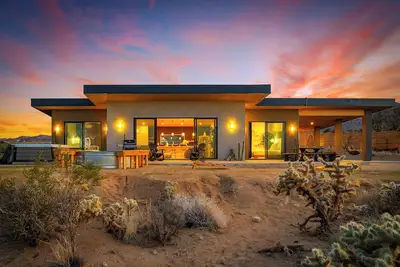 Image de Desert Sanctuary Pool • Hot Tub • Fire Pit