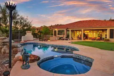 Image de Luxury 4Bdrm-Great Yd -Pool & Spa- Quiet Location! ! !