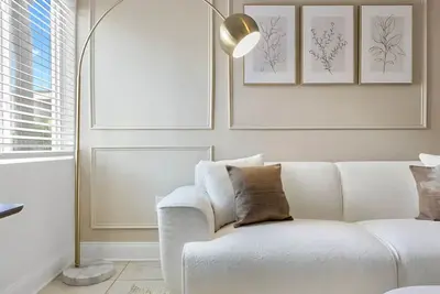 Image de Luxury steps from Bayshore/ Pool, Gym, Free parking