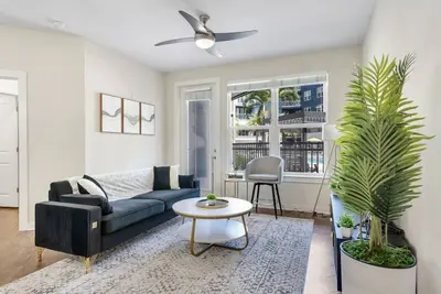 Image de Luxury Downtown Haven | Pool, Gym, Free Parking!