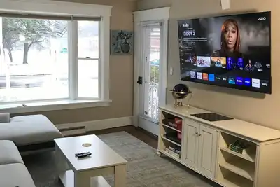 Image de Charming Historic 2-bedroom unit with WiFi in lovely Orchard Park Village