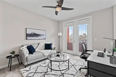 Image de Downtown Cozy King stay | Pool/Gym/Free Parking!