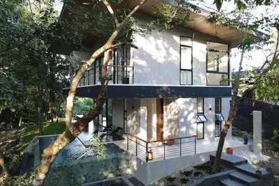 Brand New 3-bedroom Jungle Villa in Santa Teresa with WiFi, Ac