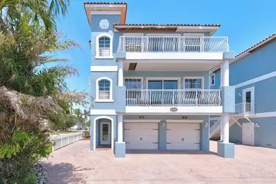 Image de Island Living Awaits at Sand Dollar Villa Three Bedroom/Two Bath Steps from. . .