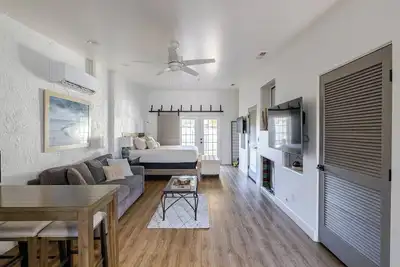 Image de Pool, Pickleball, Spa - Serene Studio