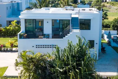 Image de Luxury Cliffside Oceanview Villa with Private Pool and Rooftop. Accommodates 7.