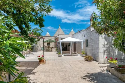 Image de Trullo 'Chiru' avec terrasse privée, Wi-Fi et climatisation