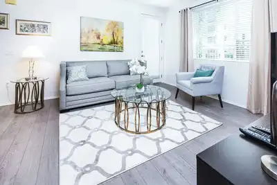 Image de Executive Retreat: Modern Comfort and Style in Peaceful Neighborhood Esca #19