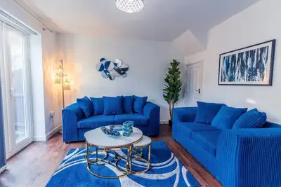 Image de Stylish 3-Bedroom House with Parking - Sleeps 6