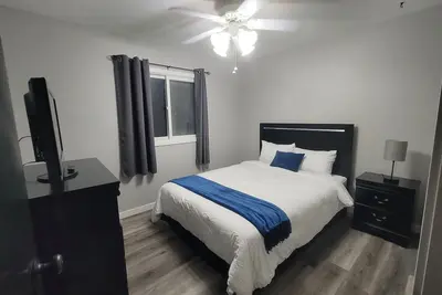 Charming 3 Bedroom House with Firepit in West Omaha