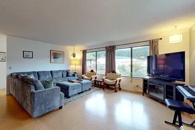 Image de Sunny Brae home with private, enclosed yard - close to golf, hiking, & town