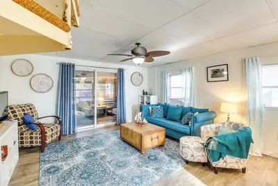 Breezy Bungalow - 4 Bd, 2ba - Sleeps 8 - Rooftop Deck