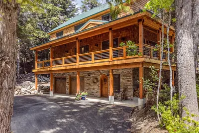 Image de Stunning lodge, Breathtaking Mountain Views, w/ski in/out access, sauna, & Wifi