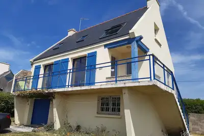 Image de Brittany House with superb sea views, parking available. Pets welcome.