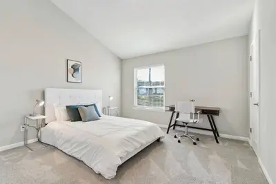 Image de Halsten at Vinings Spacious  2104 l 2/1. 5